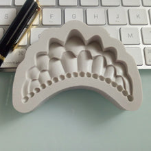 Load image into Gallery viewer, Flower Border Silicone Mold
