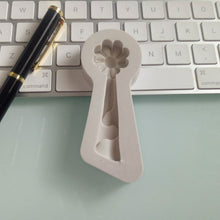 Load image into Gallery viewer, Flower Border Silicone Mold